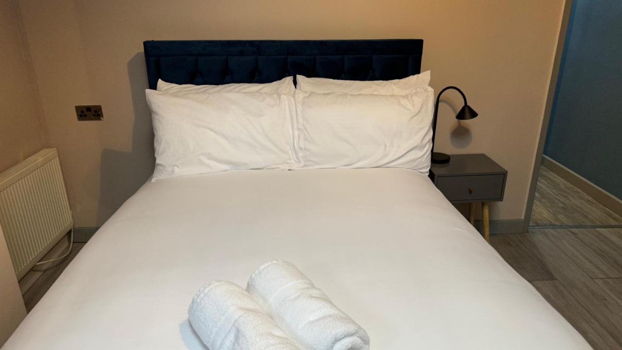 One Bedroom Apartment In Walsall Sleeps 4 Free Wifi By Villazu Bloxwich Exterior photo